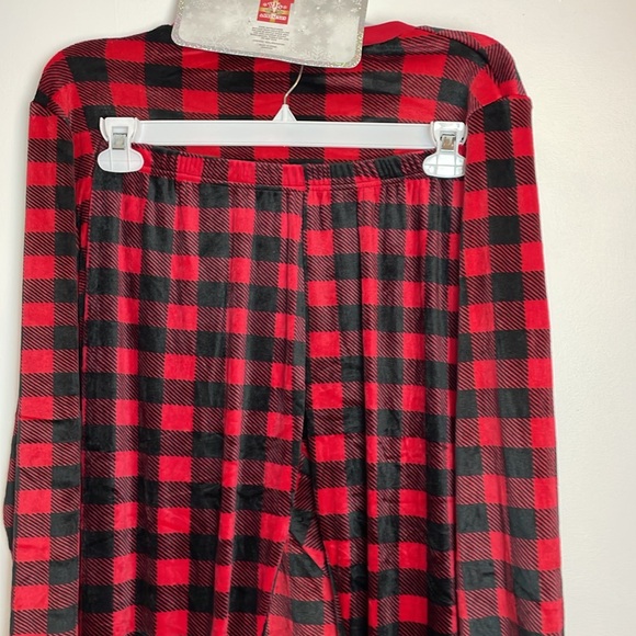 NWT Family Matching pajamas Mom Size Small Color Plaid Red & Black - Picture 6 of 8